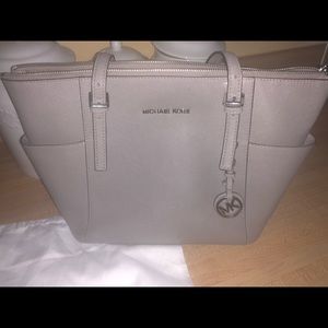 Michael Kors Jet Set E/W Pearl Grey Saffiano Tote